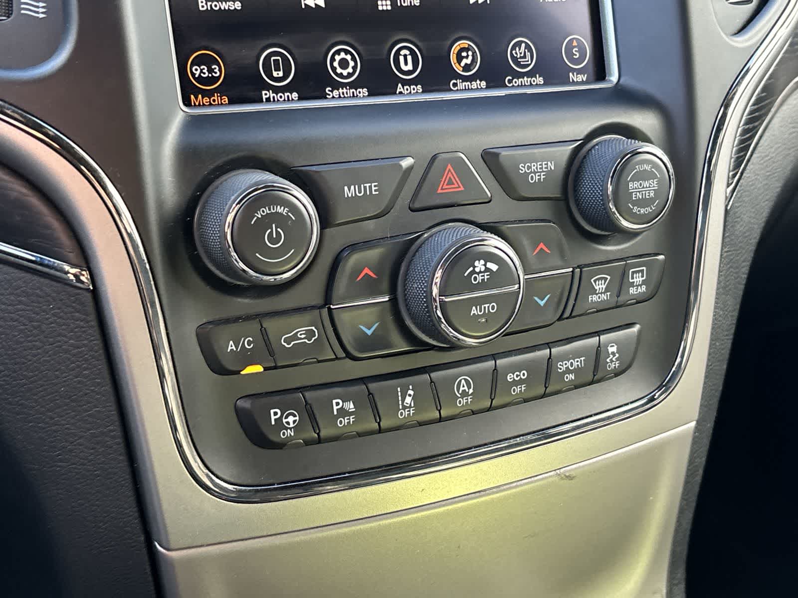 Thumbnail: 2018 Jeep Grand Cherokee - 24