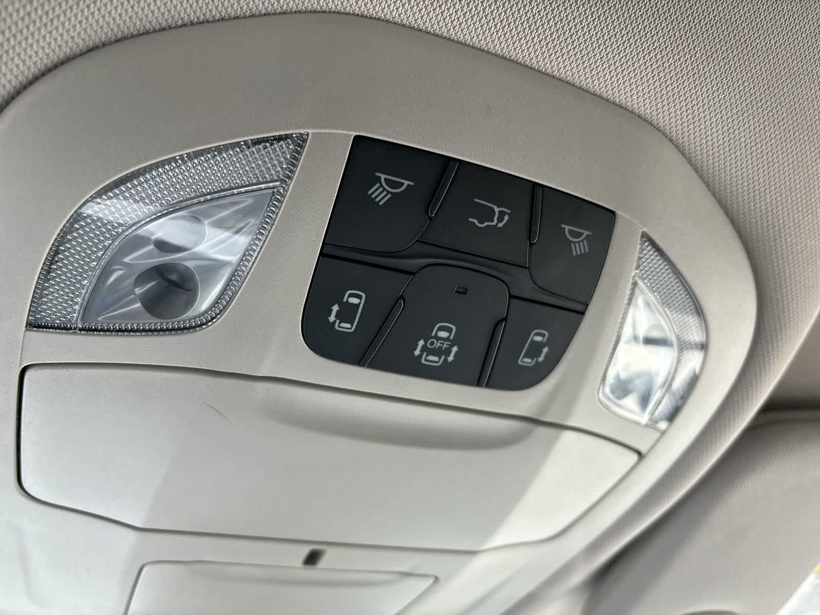 Thumbnail: 2023 Chrysler Pacifica - 25