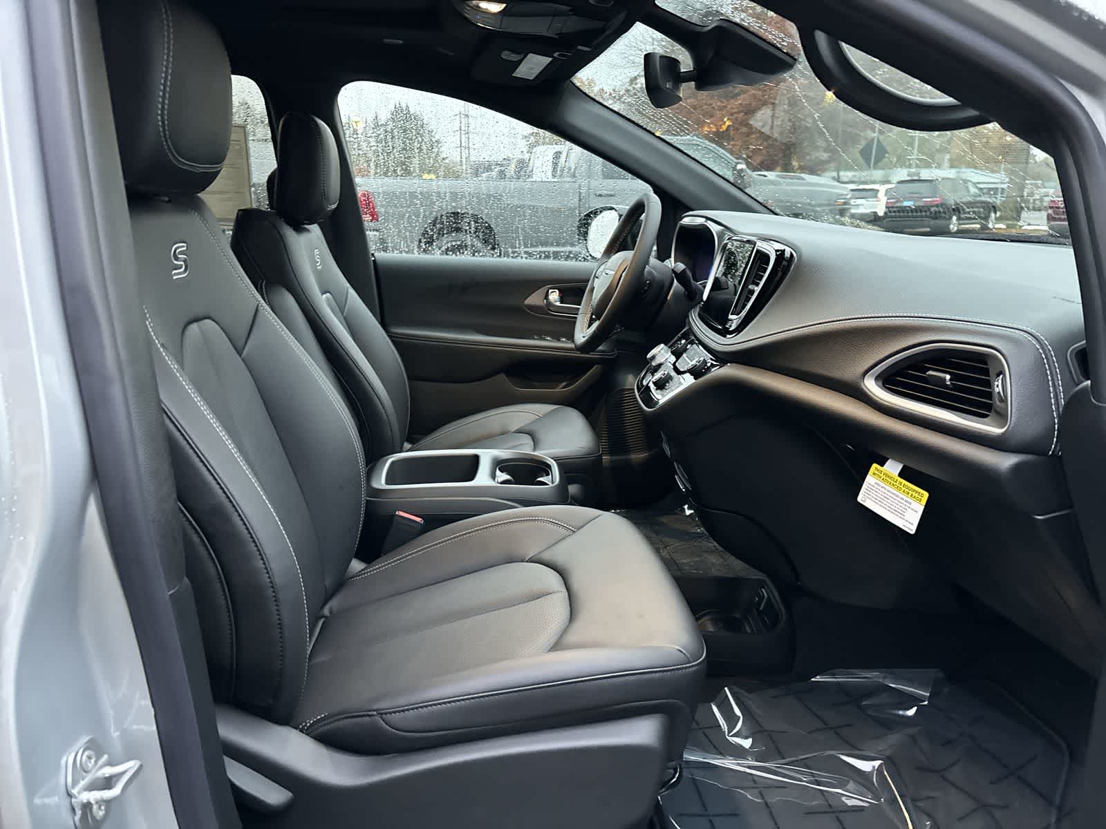 Thumbnail: 2026 Chrysler Pacifica - 5