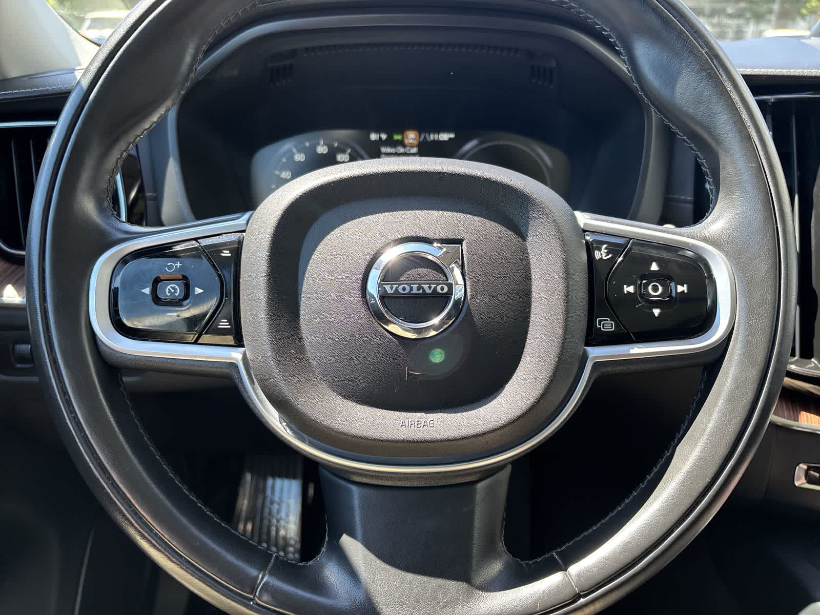 Thumbnail: 2019 Volvo XC60 - 10