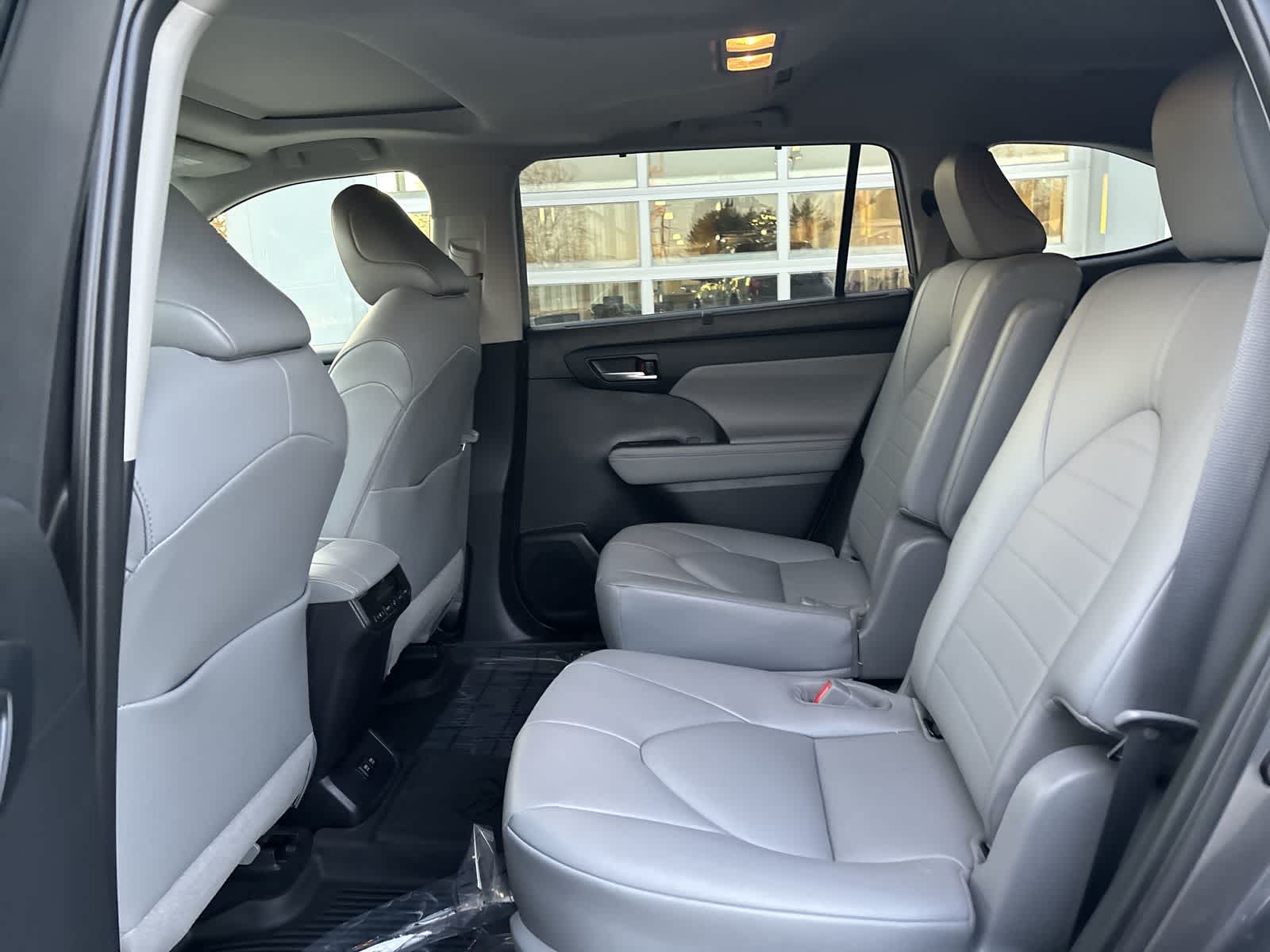 Thumbnail: 2021 Toyota Highlander - 6