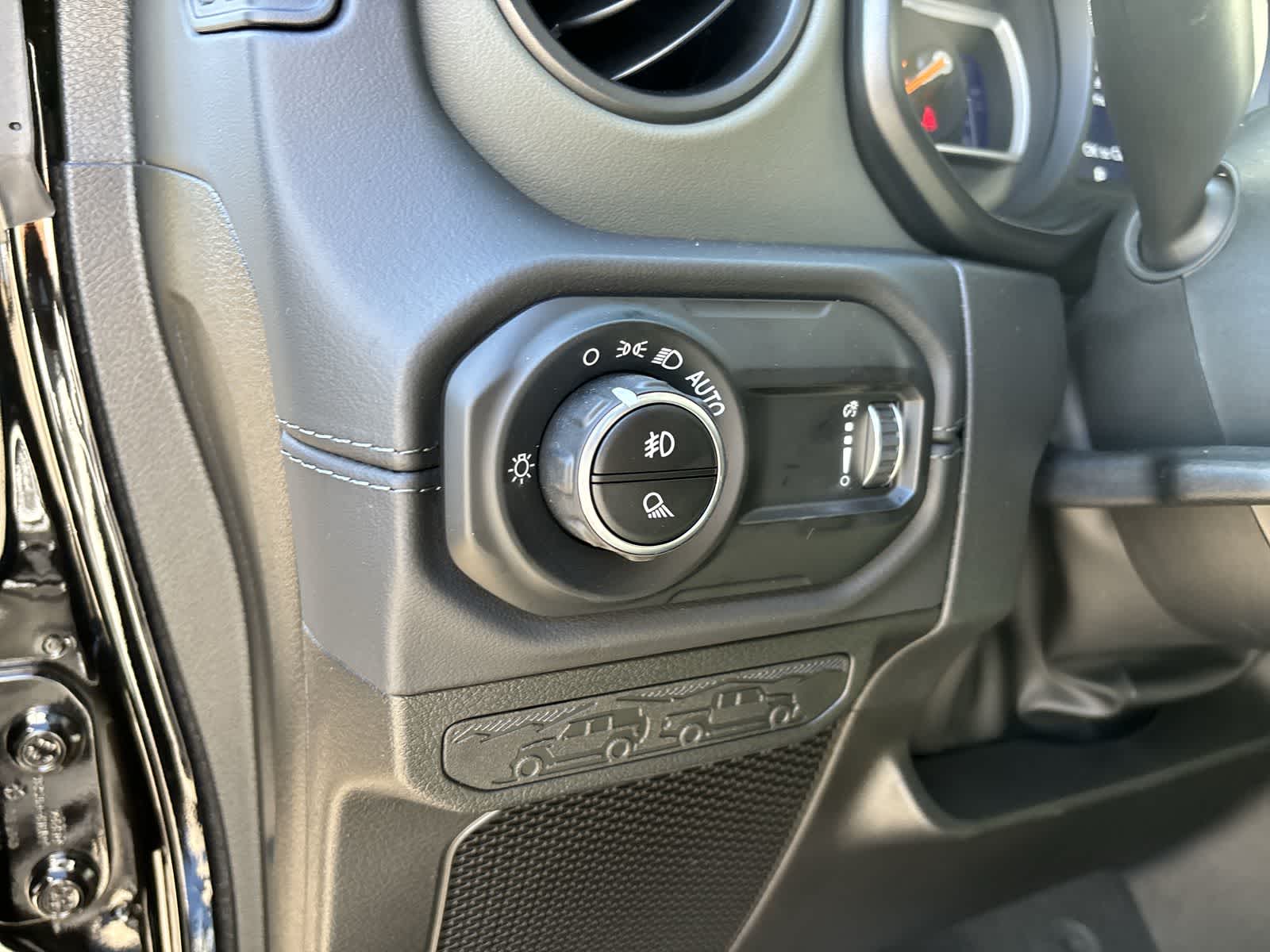 Thumbnail: 2025 Jeep Gladiator - 10