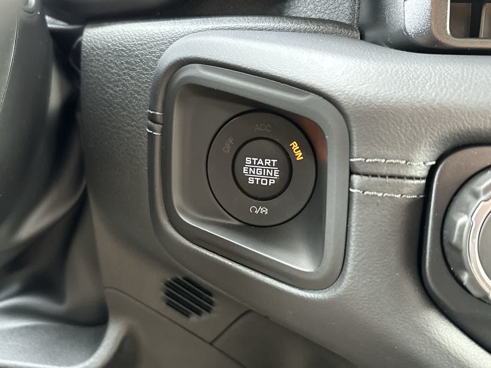 Thumbnail: 2025 Jeep Gladiator - 30