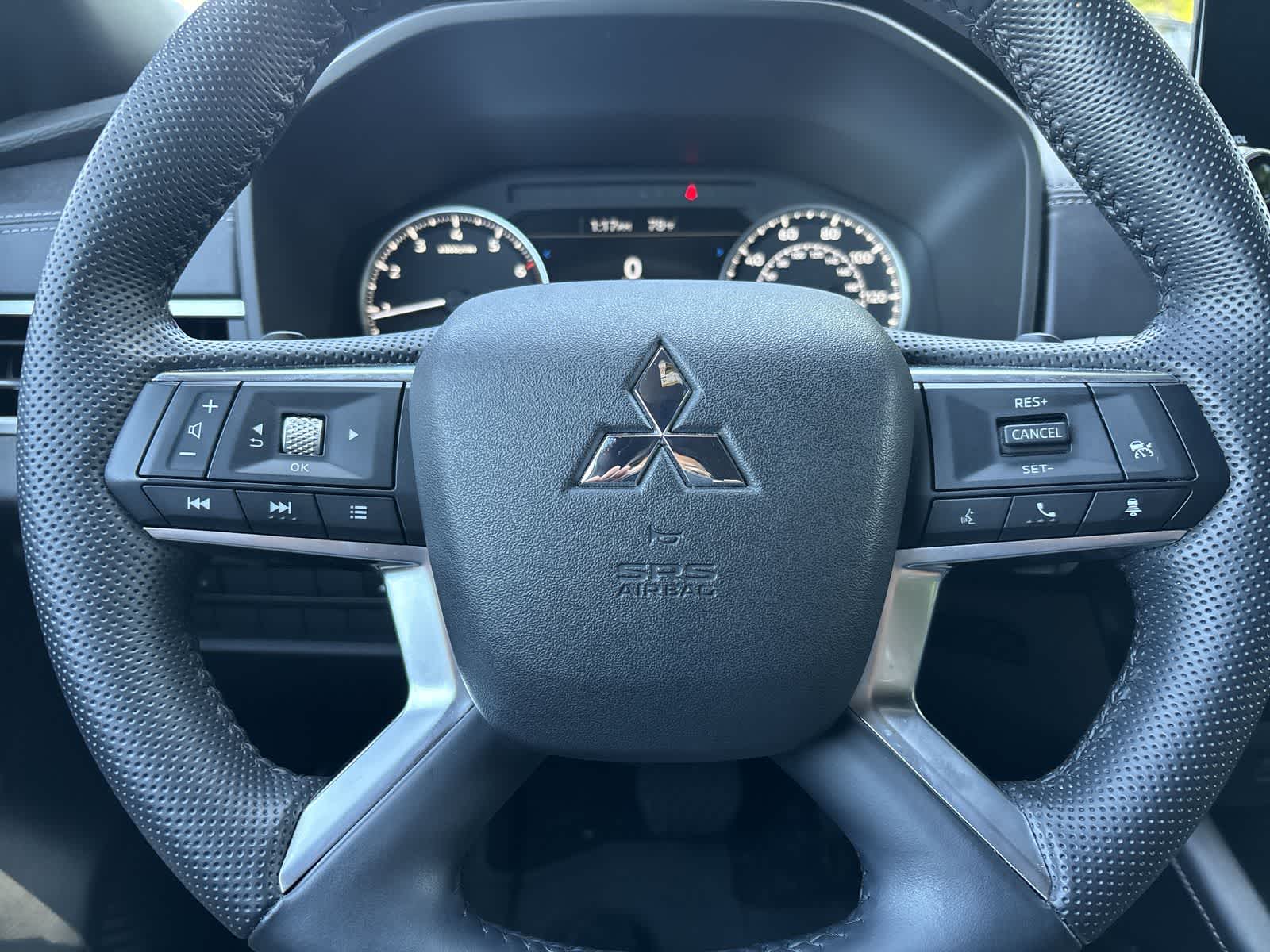Thumbnail: 2022 Mitsubishi Outlander - 8