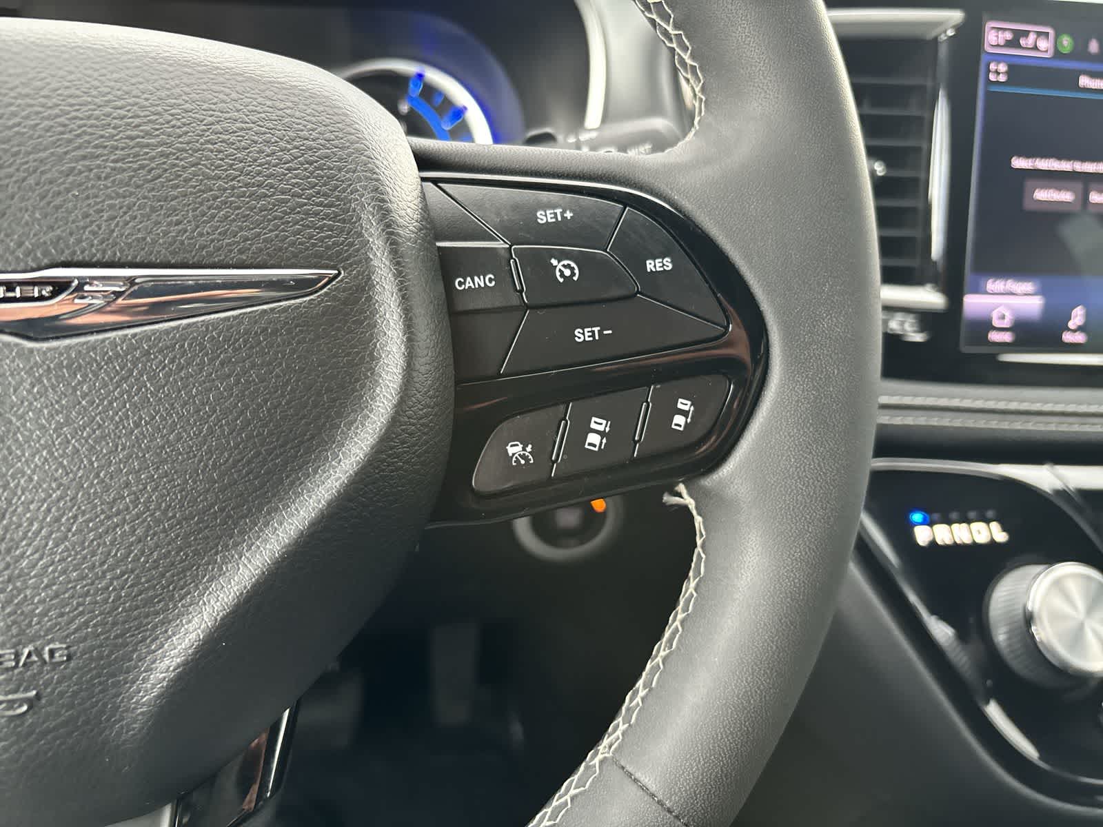 Thumbnail: 2023 Chrysler Pacifica - 14