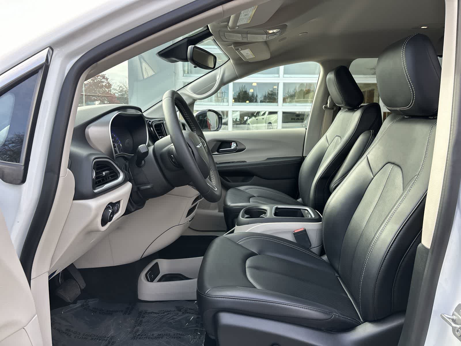 Thumbnail: 2024 Chrysler Pacifica - 7