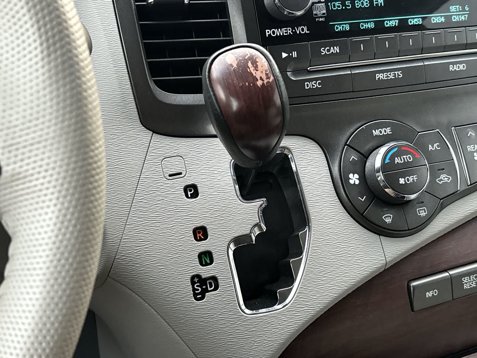 Thumbnail: 2013 Toyota Sienna - 23