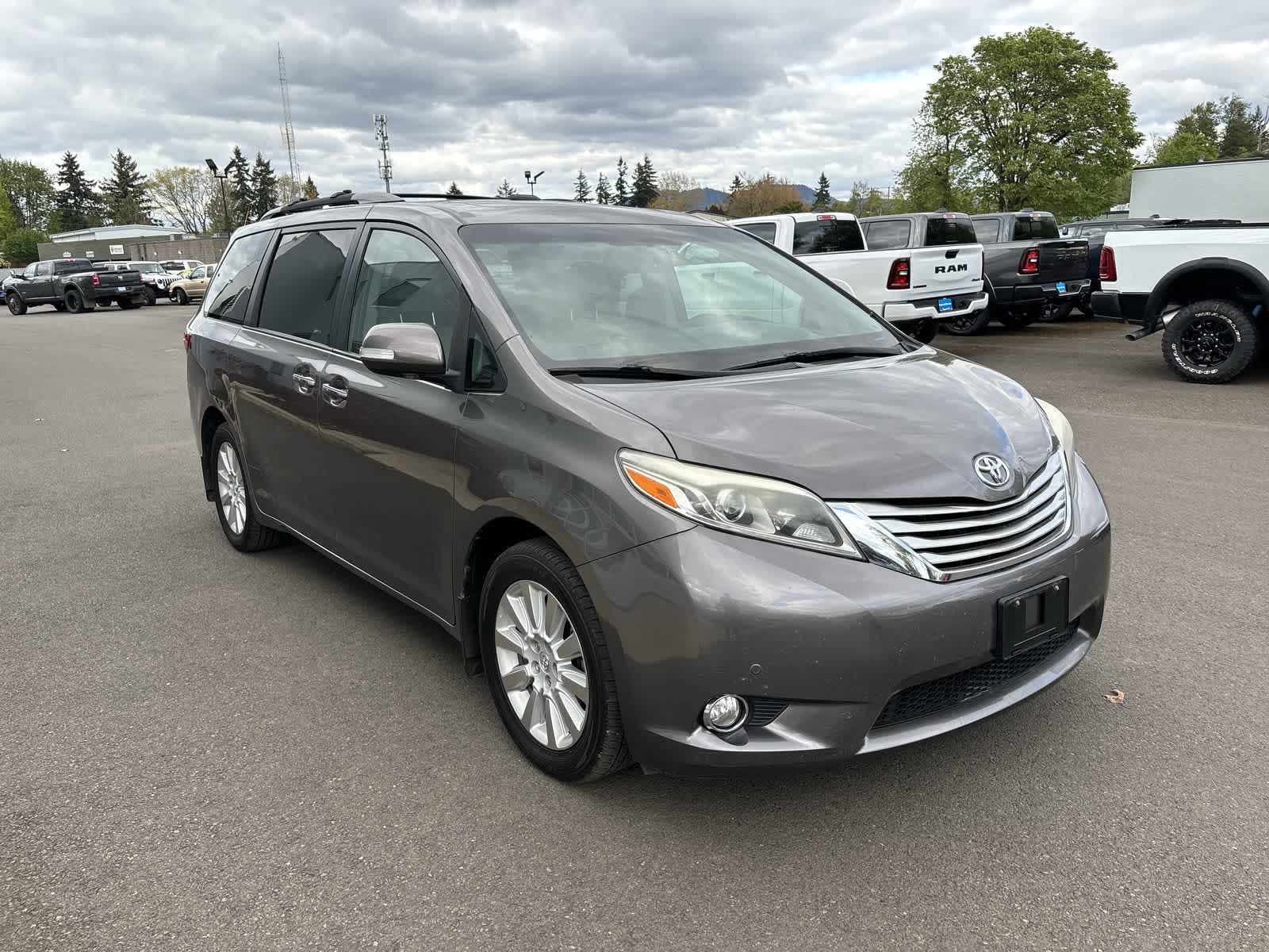 Thumbnail: 2015 Toyota Sienna - 5