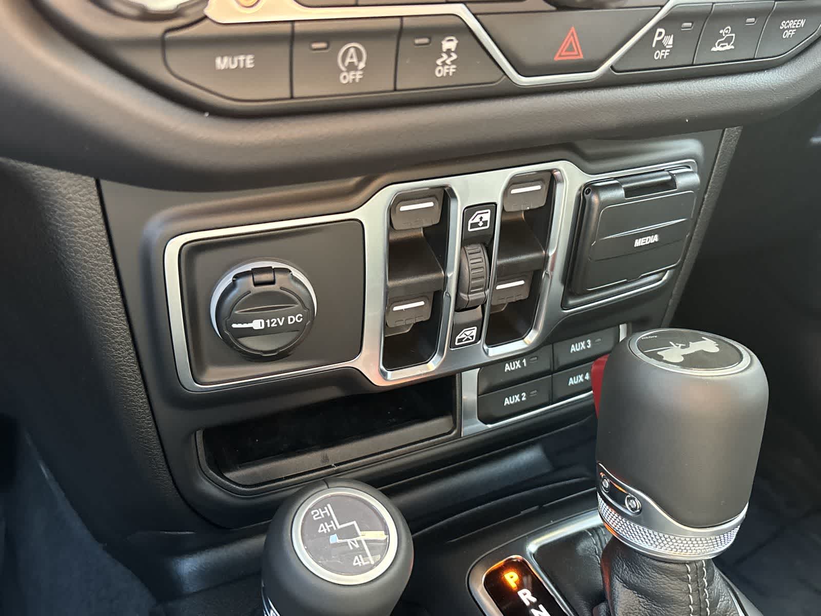 2027 Jeep Wrangler 4-Door Sahara - Photo 26