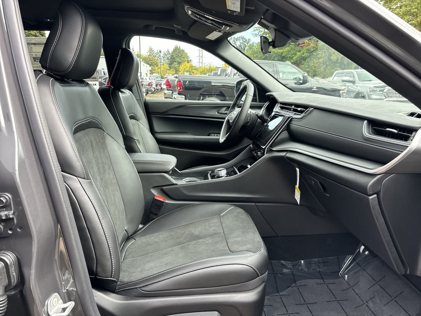 Thumbnail: 2025 Jeep Grand Cherokee - 5