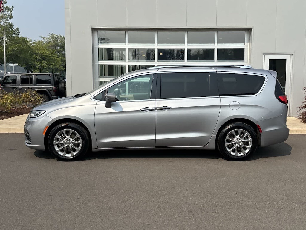 Certified 2021 Chrysler Pacifica Touring L Van Passenger Van