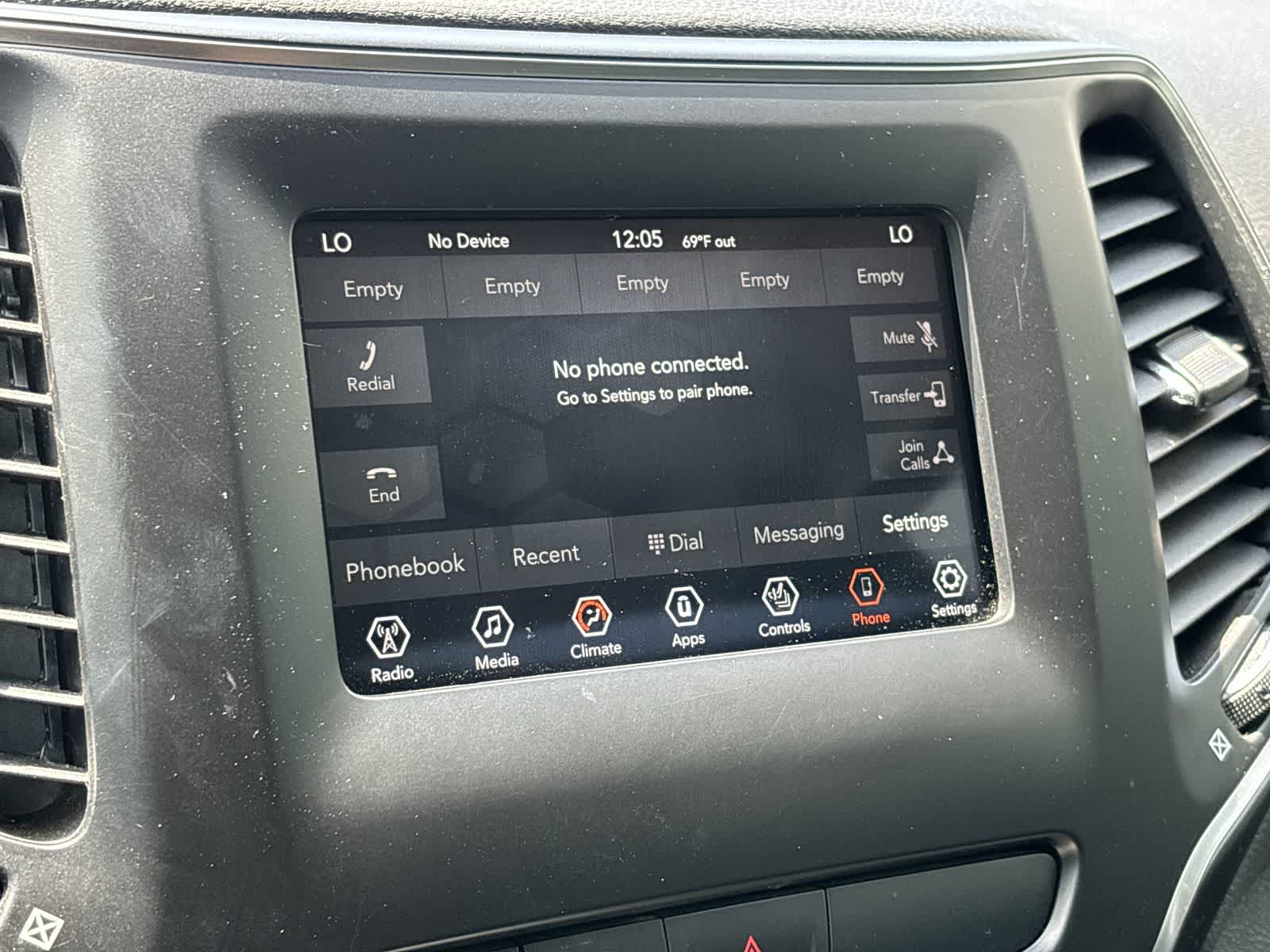 Thumbnail: 2019 Jeep Cherokee - 21