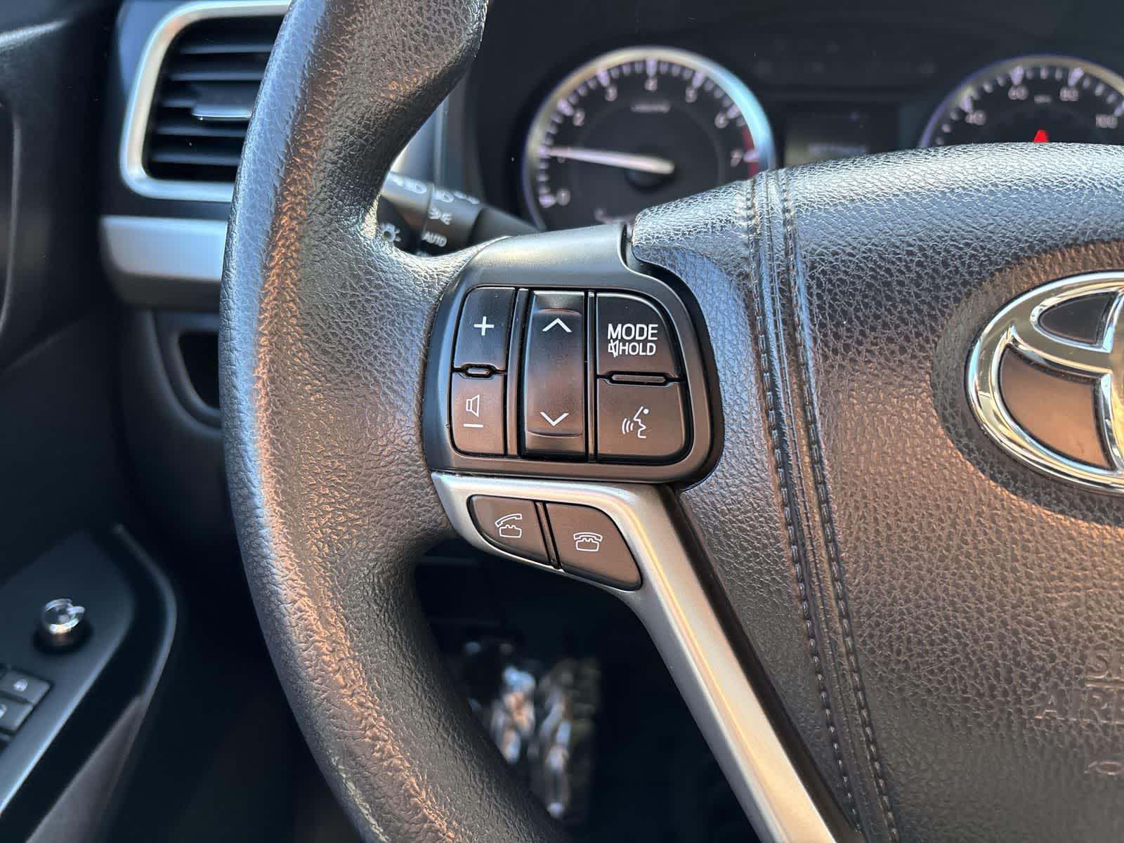 Thumbnail: 2014 Toyota Highlander - 11