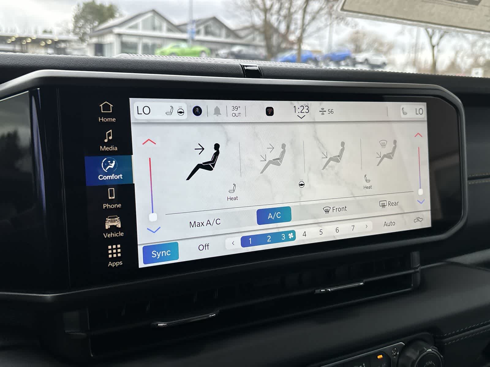 Thumbnail: 2026 Jeep Gladiator - 17