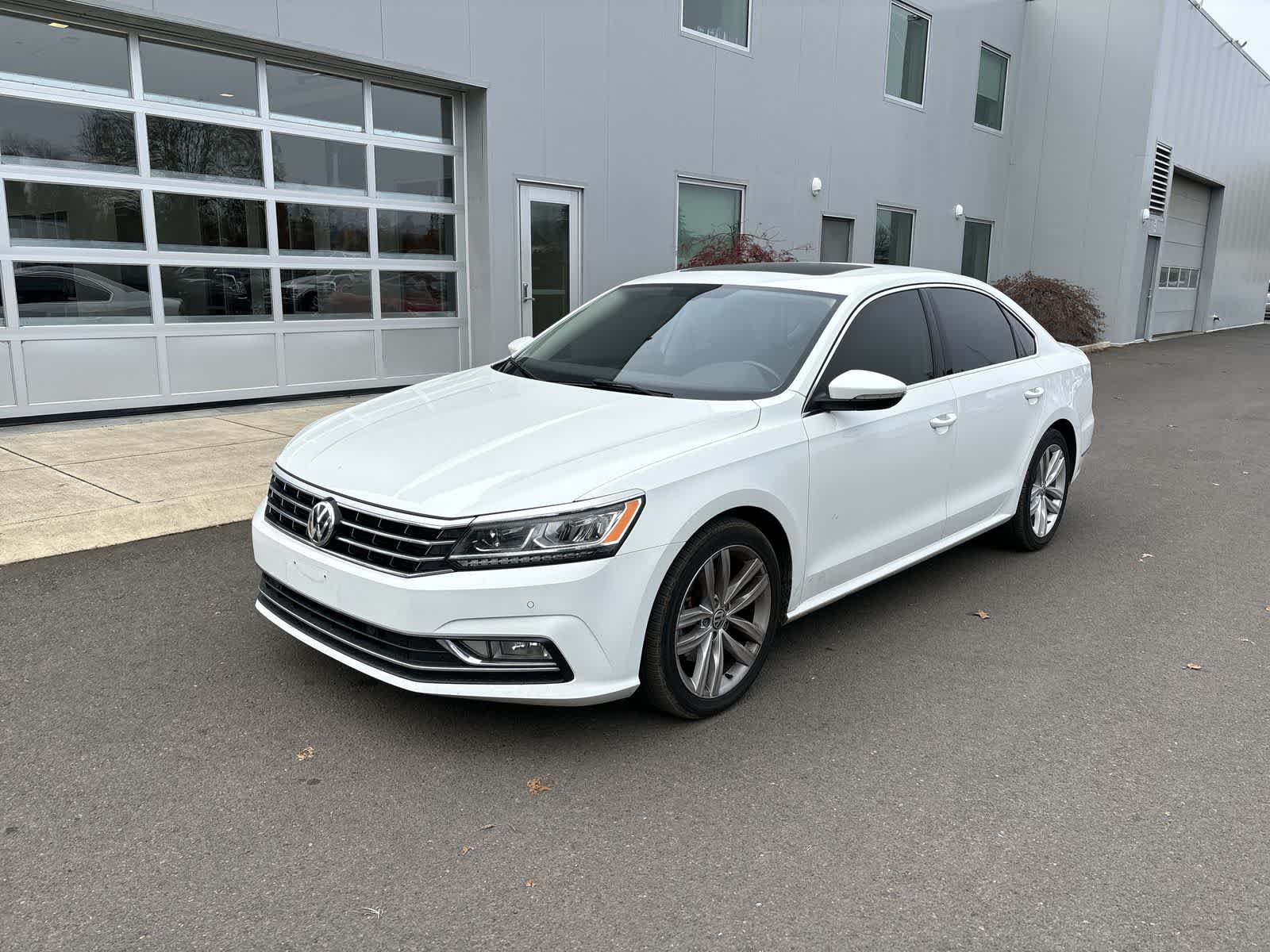 Thumbnail: 2018 Volkswagen Passat - 1