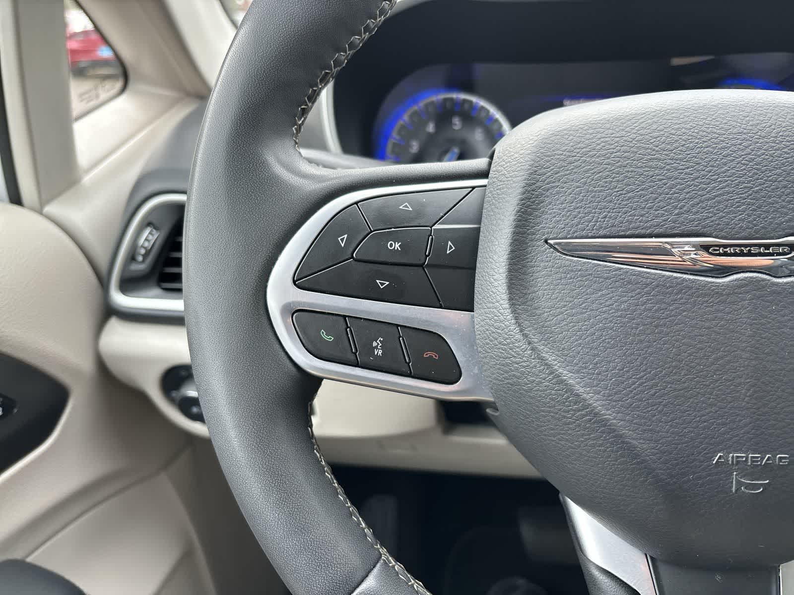 Thumbnail: 2023 Chrysler Pacifica - 7