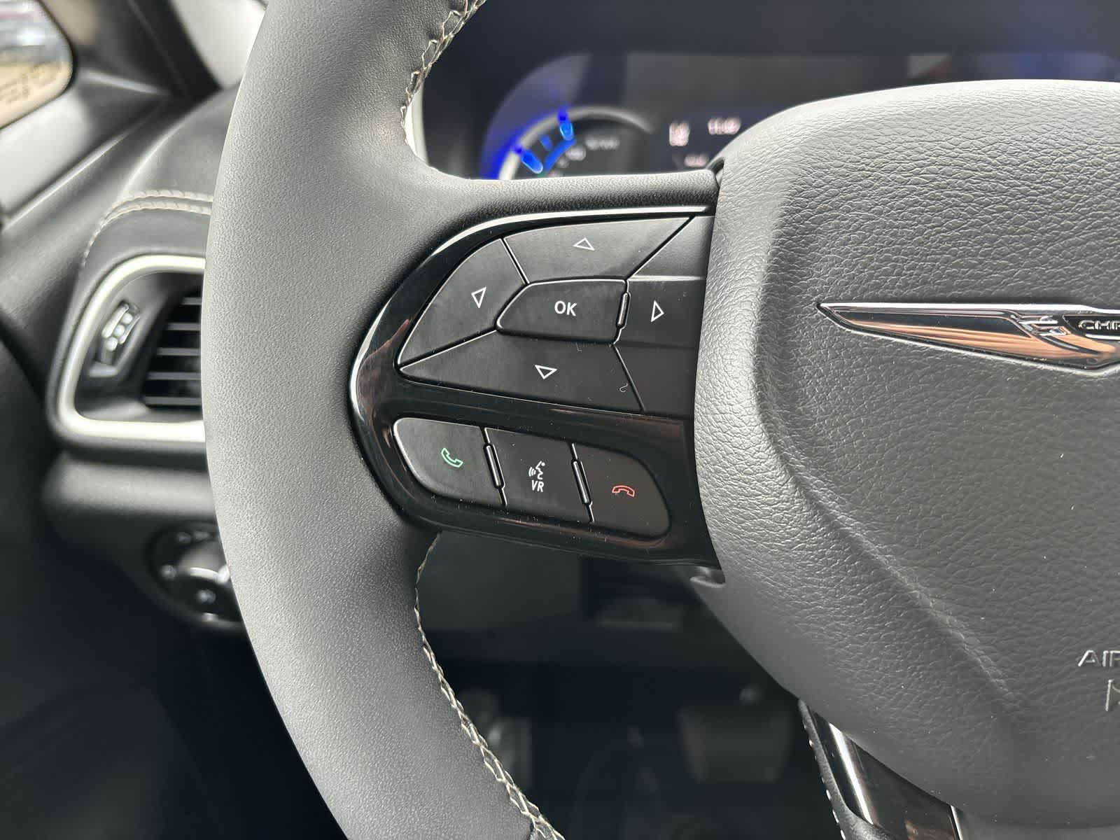 Thumbnail: 2023 Chrysler Pacifica - 13