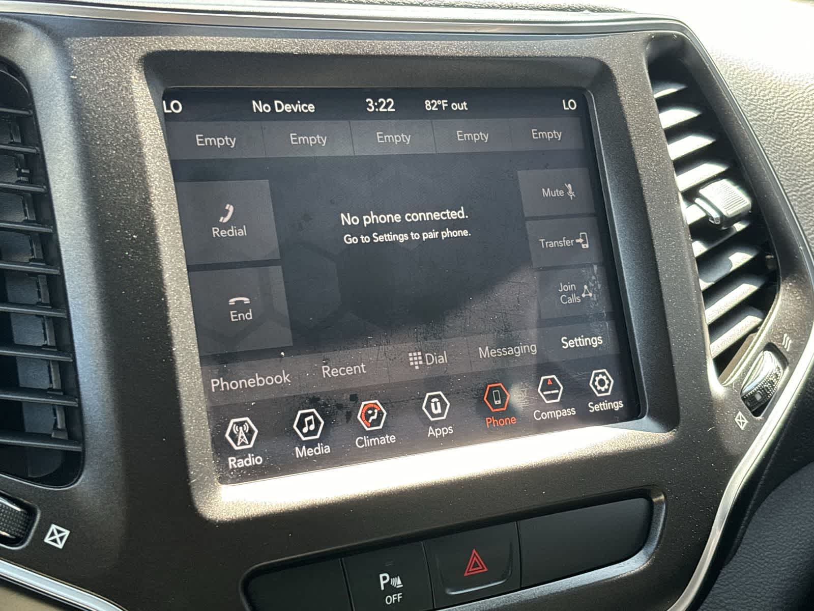 Thumbnail: 2019 Jeep Cherokee - 22