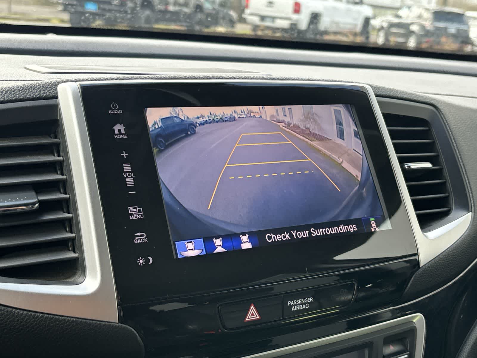 Thumbnail: 2017 Honda Pilot - 19