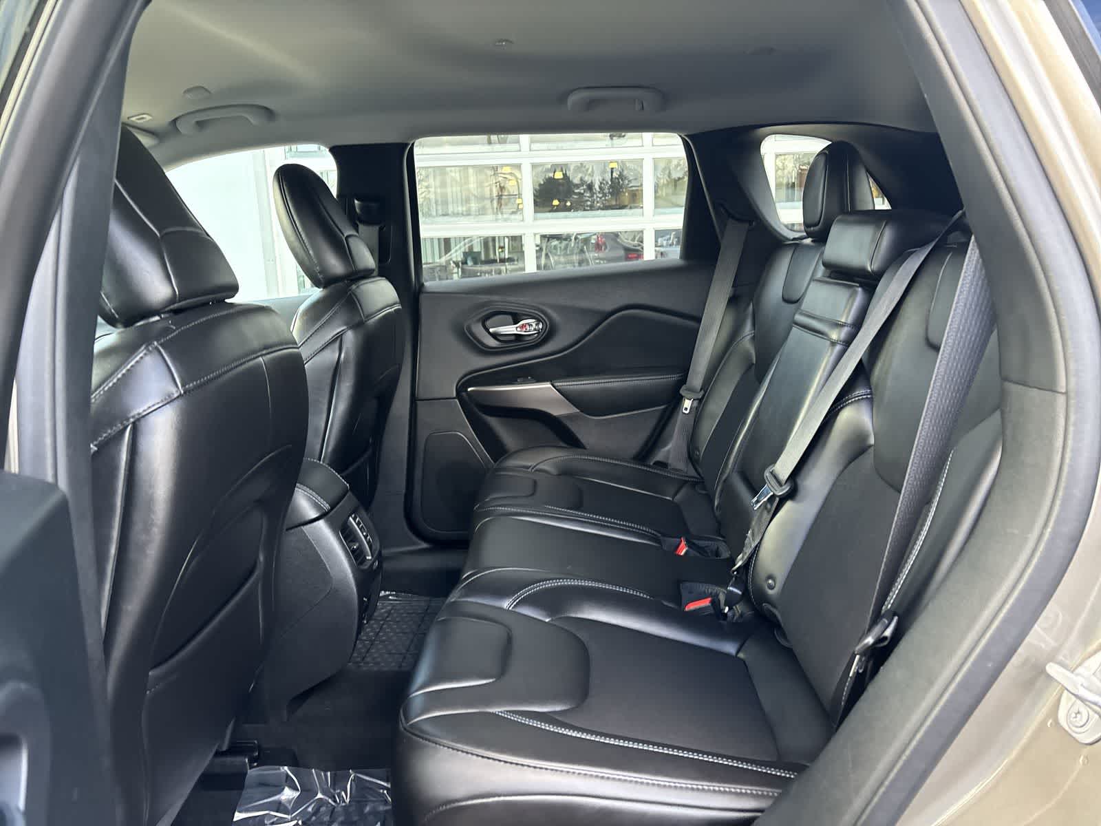 Thumbnail: 2019 Jeep Cherokee - 6