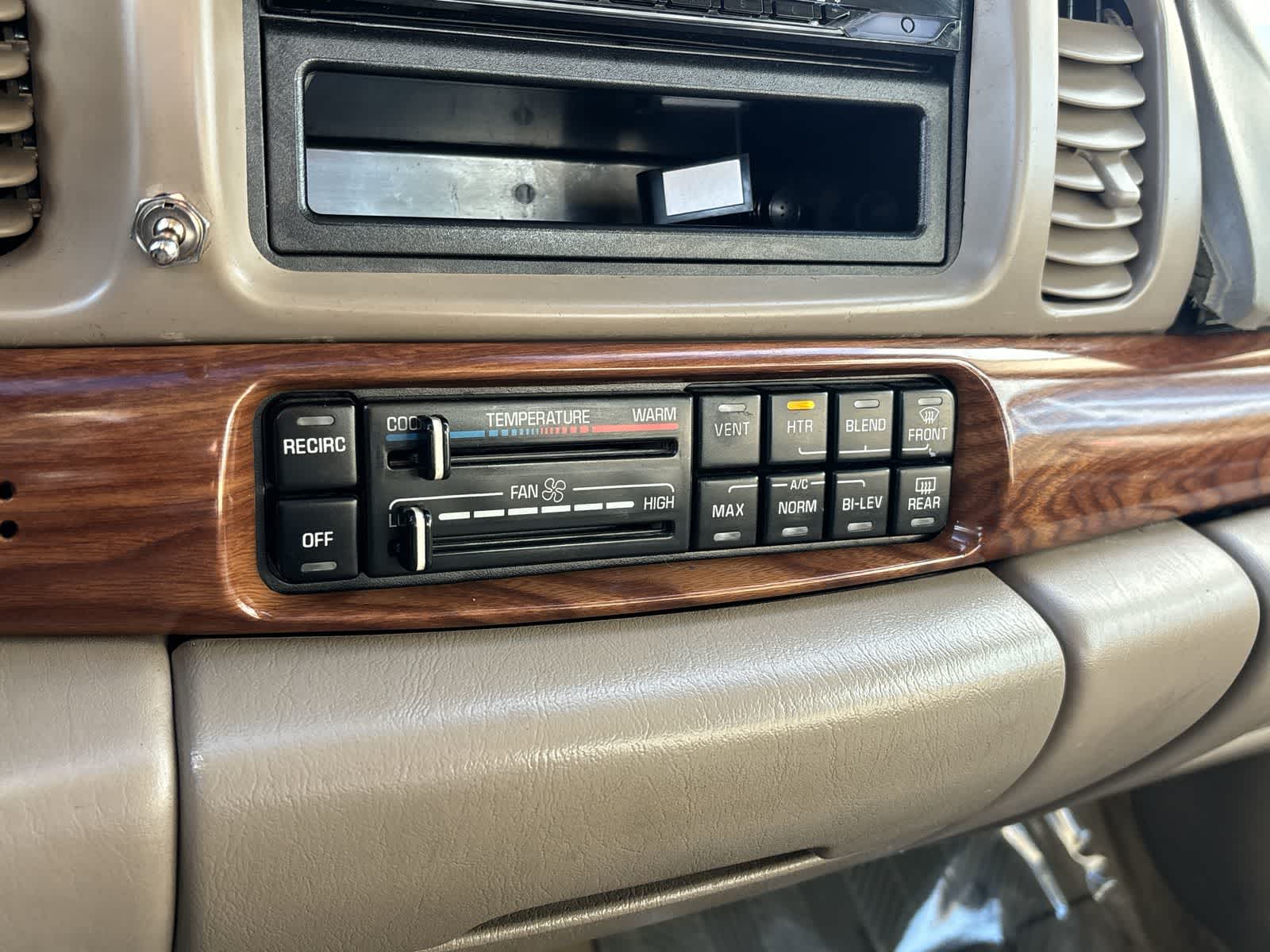 Thumbnail: 2002 Buick LeSabre - 18