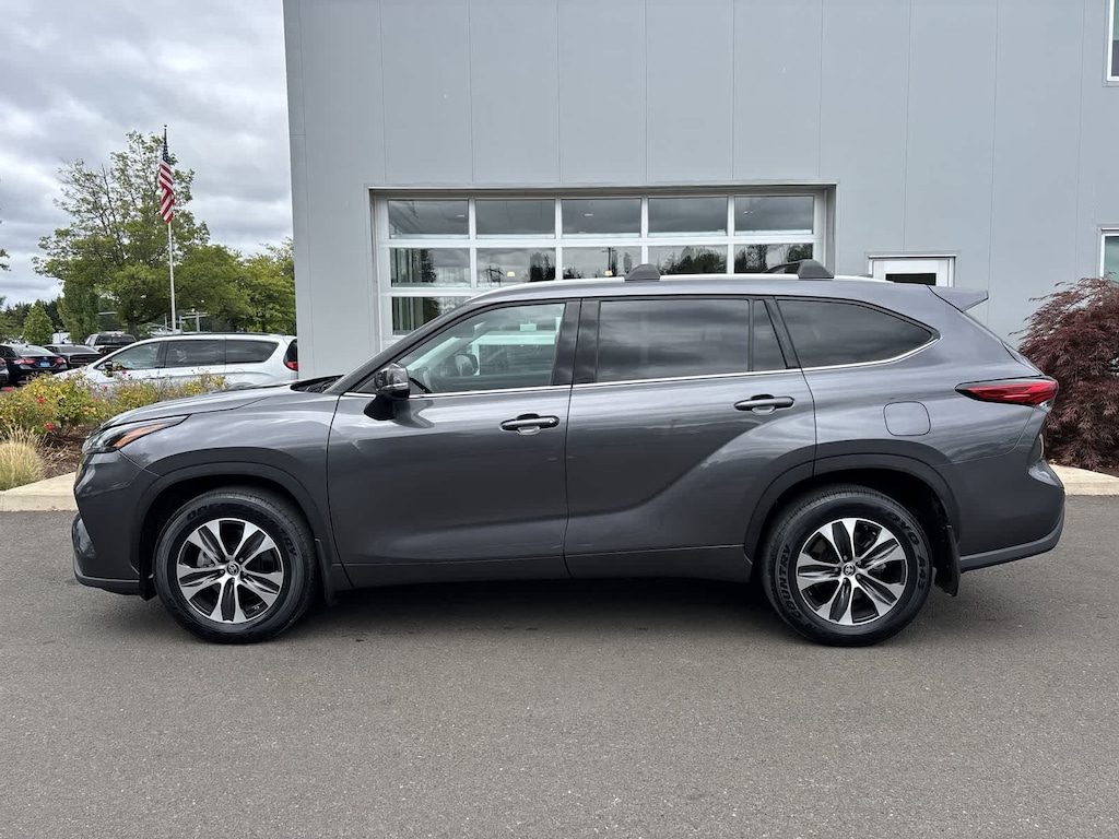 Used 2022 Toyota Highlander XLE SUV