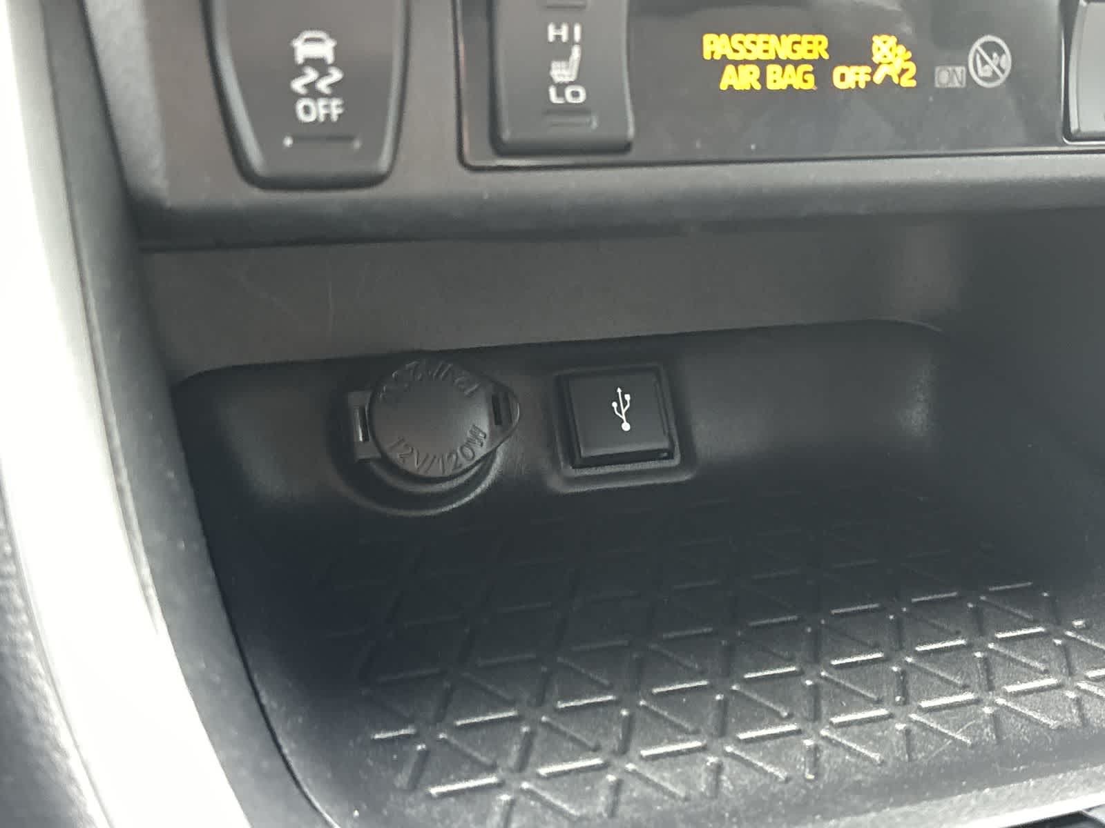 Thumbnail: 2022 Toyota RAV4 - 24