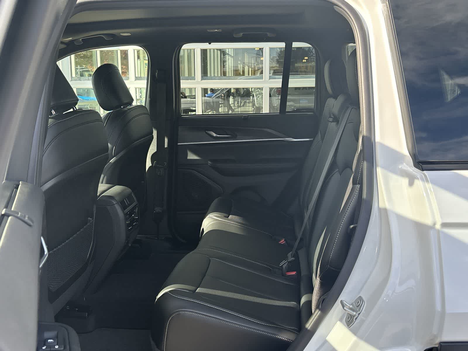 Thumbnail: 2025 Jeep Grand Cherokee - 11