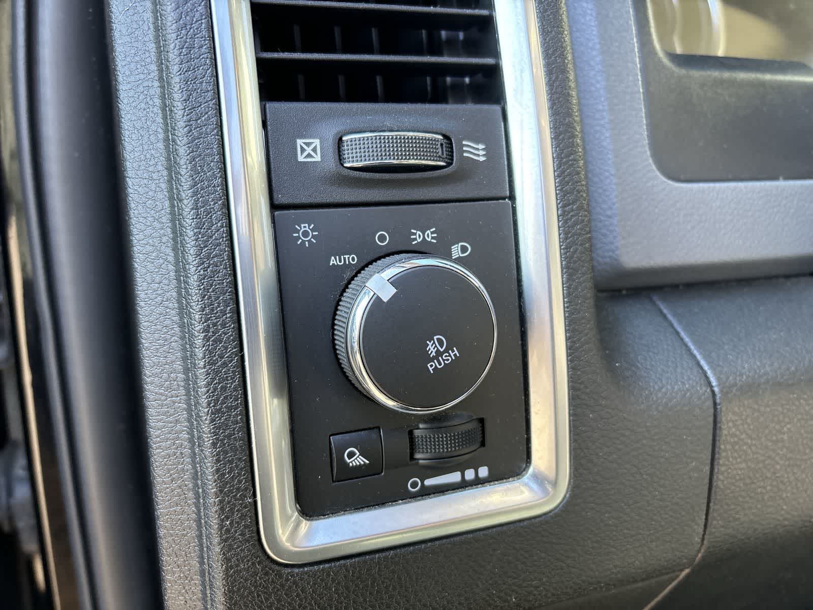 Thumbnail: 2020 RAM 1500 Classic - 7