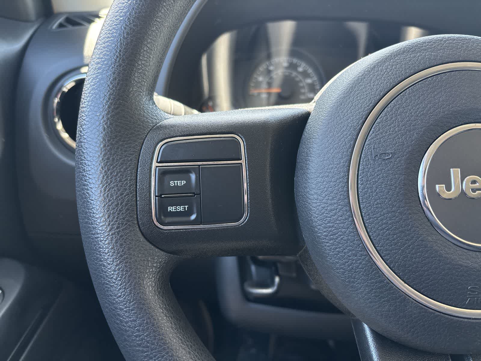 Thumbnail: 2016 Jeep Patriot - 14