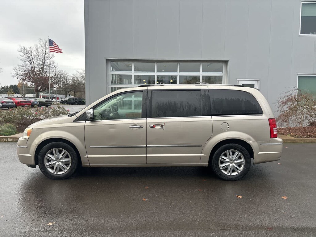 Used 2008 Chrysler Town & Country Limited Van