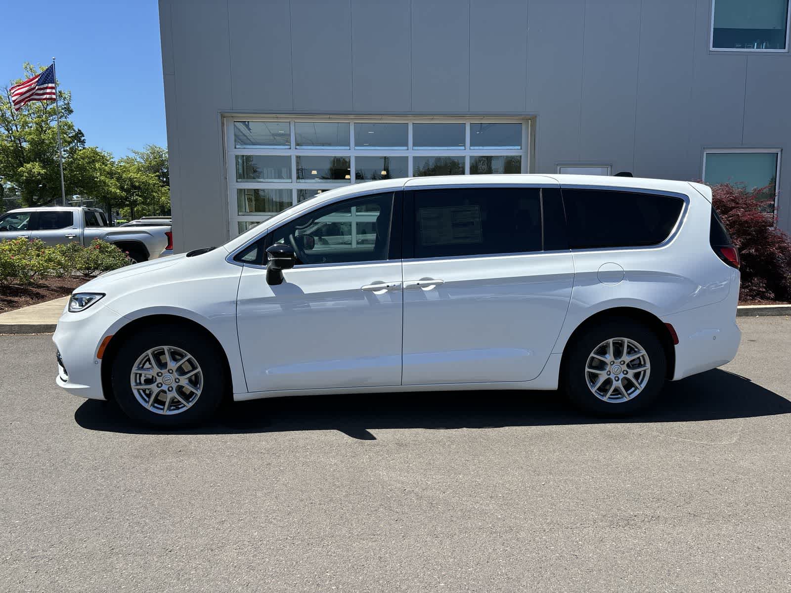 Thumbnail: 2025 Chrysler Pacifica - 2