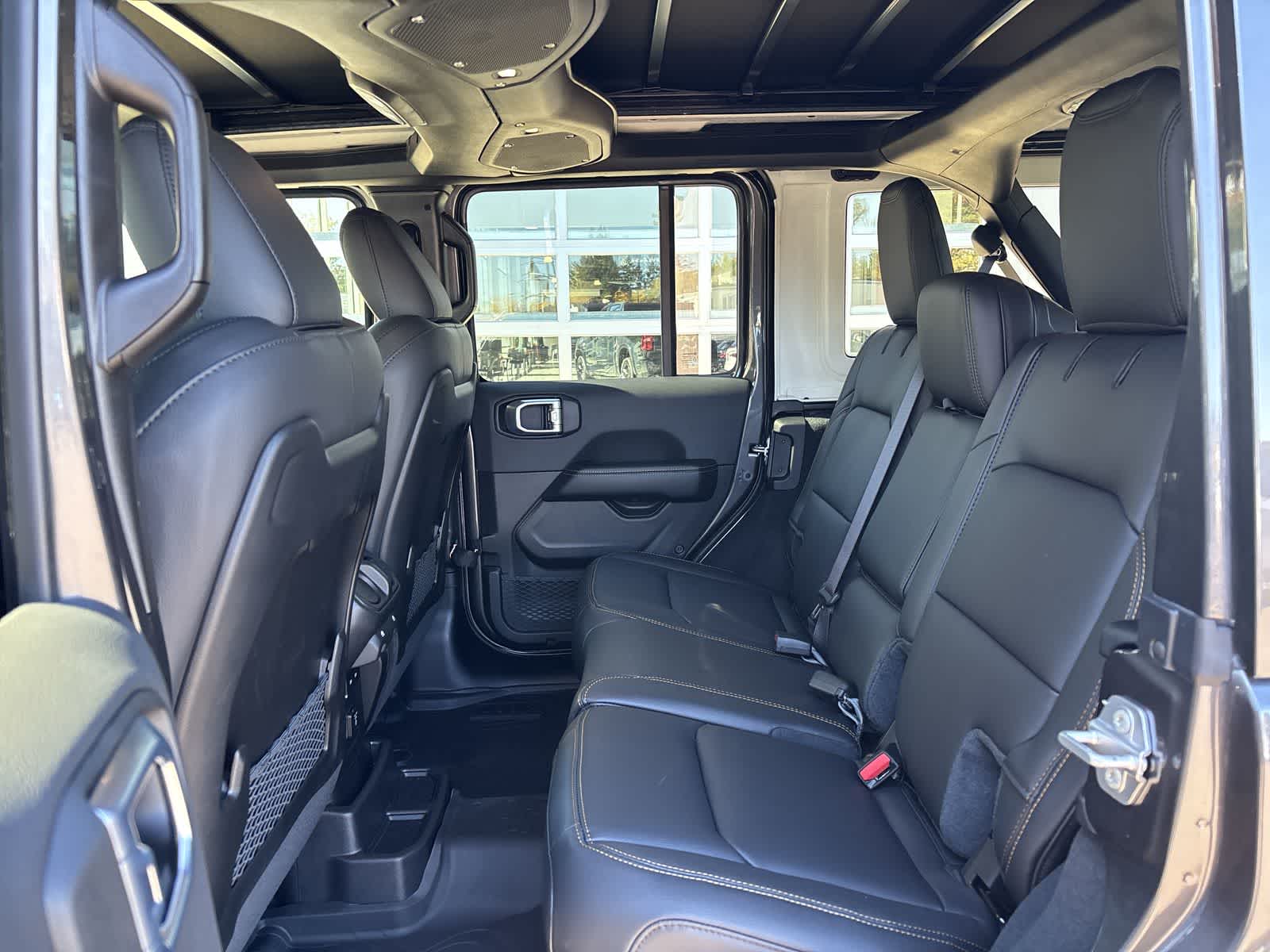 2027 Jeep Wrangler 4-Door Sahara - Photo 8