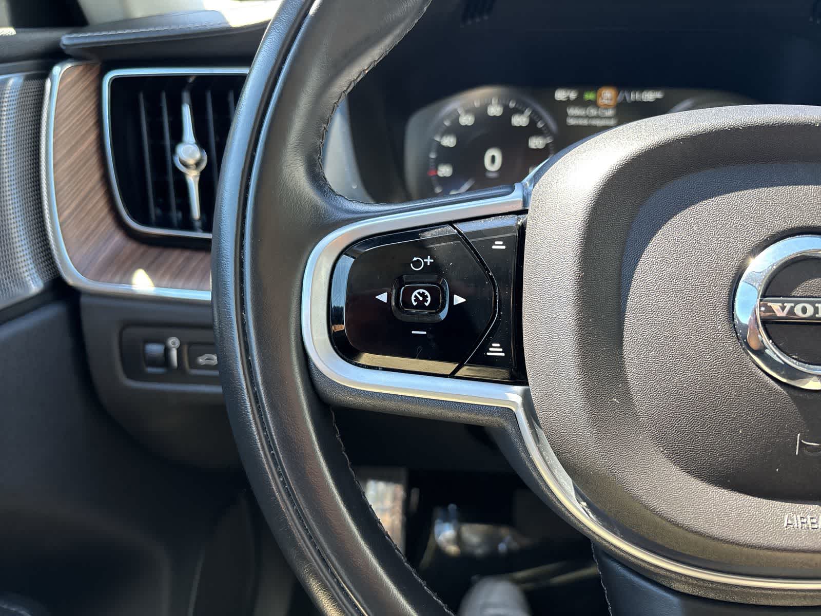 Thumbnail: 2019 Volvo XC60 - 11