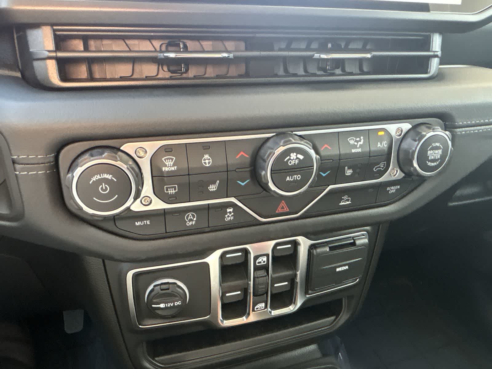 Thumbnail: 2026 Jeep Gladiator - 24