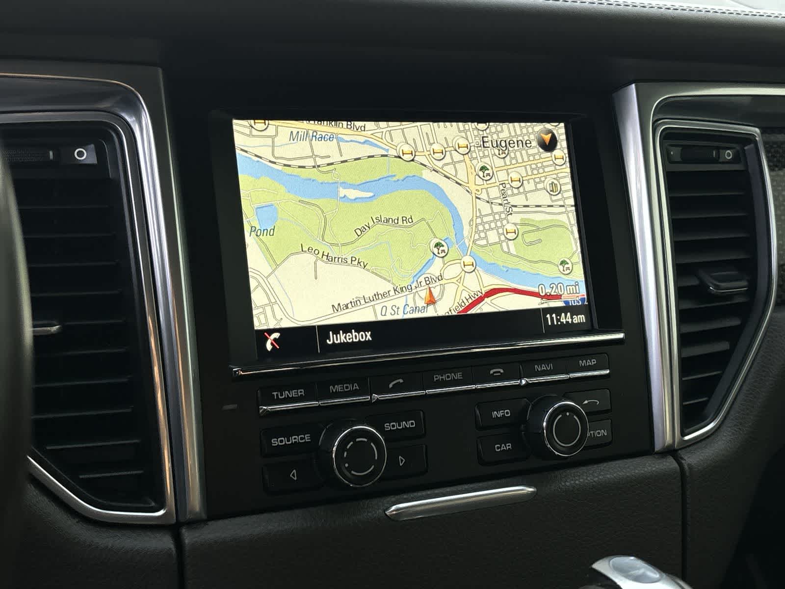 Thumbnail: 2015 Porsche Macan - 16