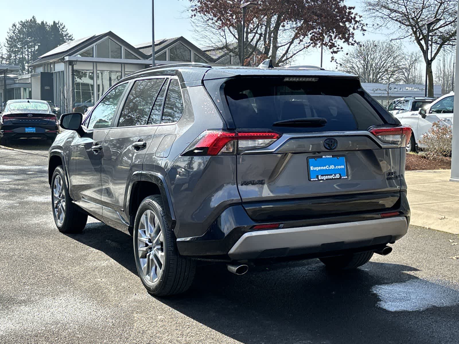 Thumbnail: 2022 Toyota RAV4 - 3