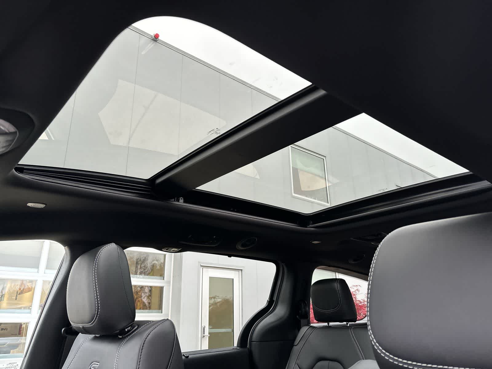 Thumbnail: 2026 Chrysler Pacifica - 28