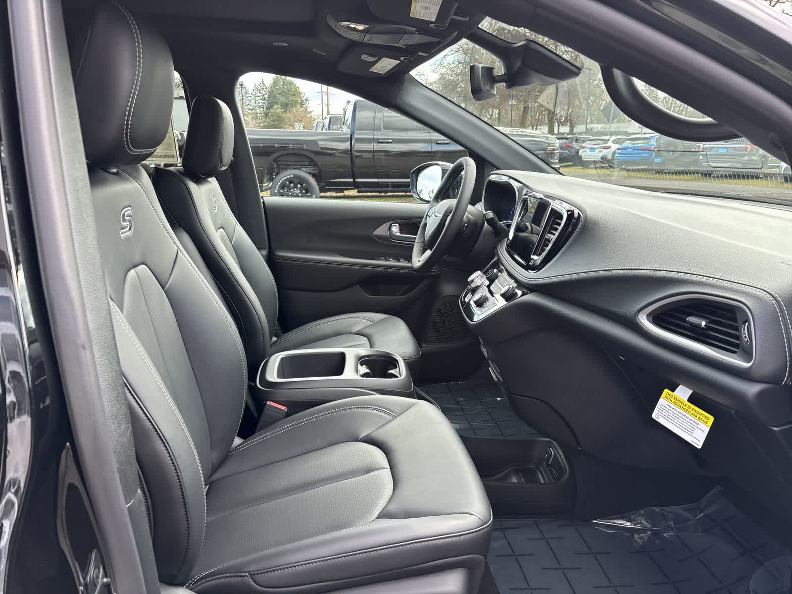 Thumbnail: 2026 Chrysler Pacifica - 5