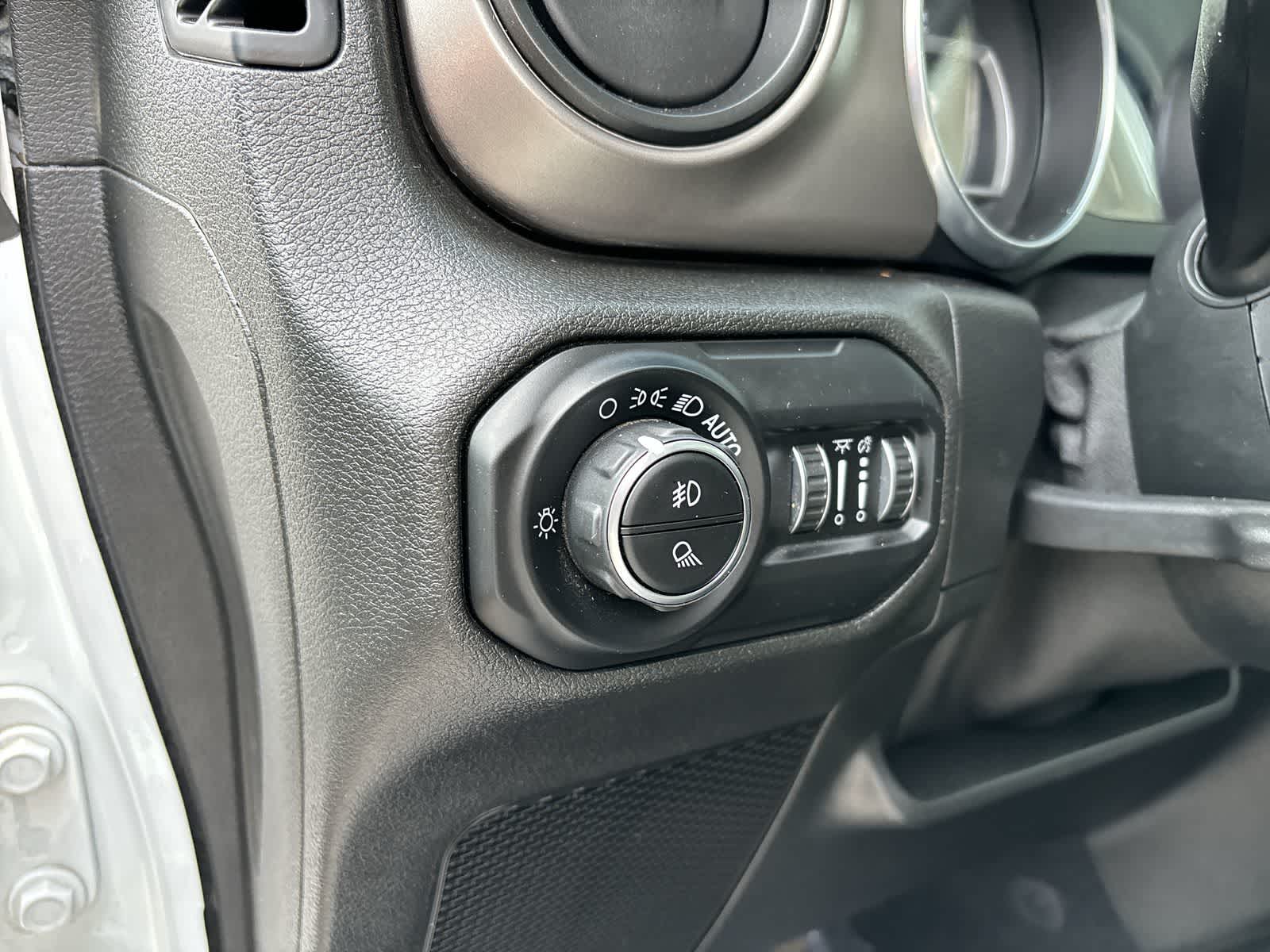 Thumbnail: 2020 Jeep Gladiator - 11