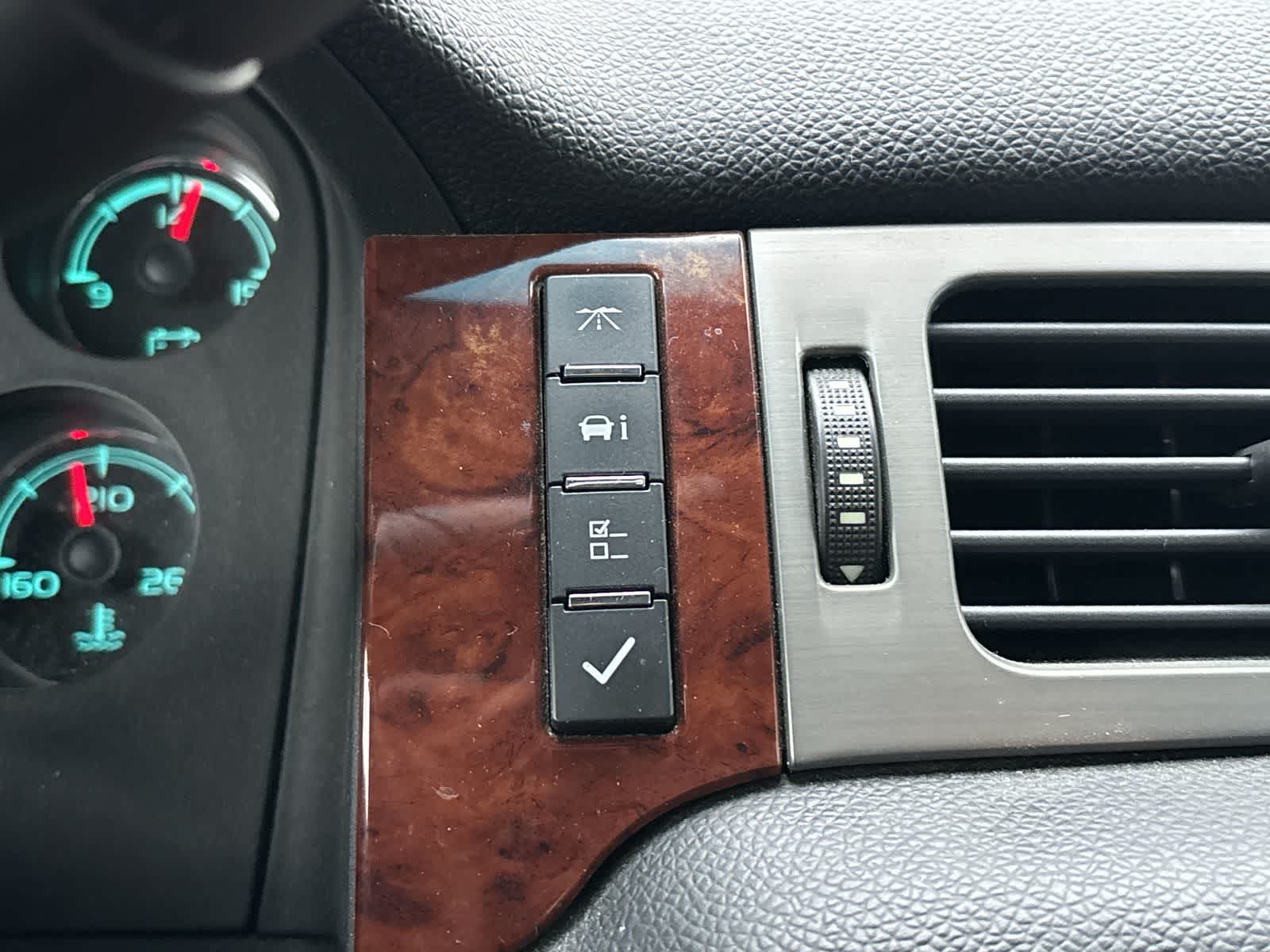 Thumbnail: 2011 Chevrolet Avalanche 1500 - 16