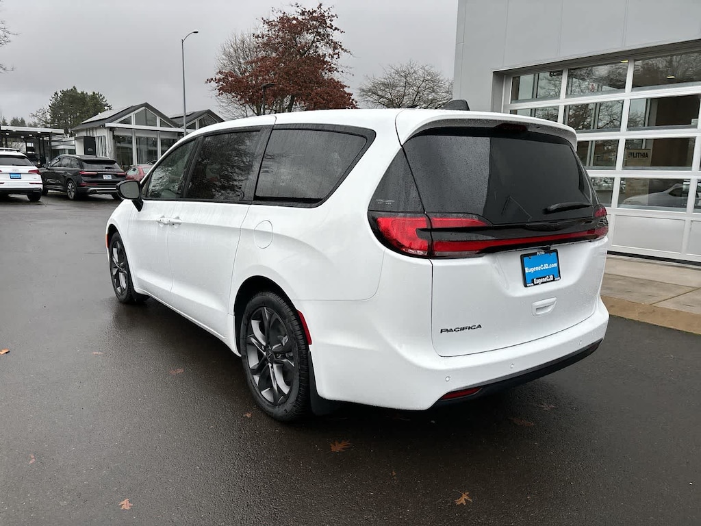 New 2026 Chrysler Pacifica Select Passenger Van