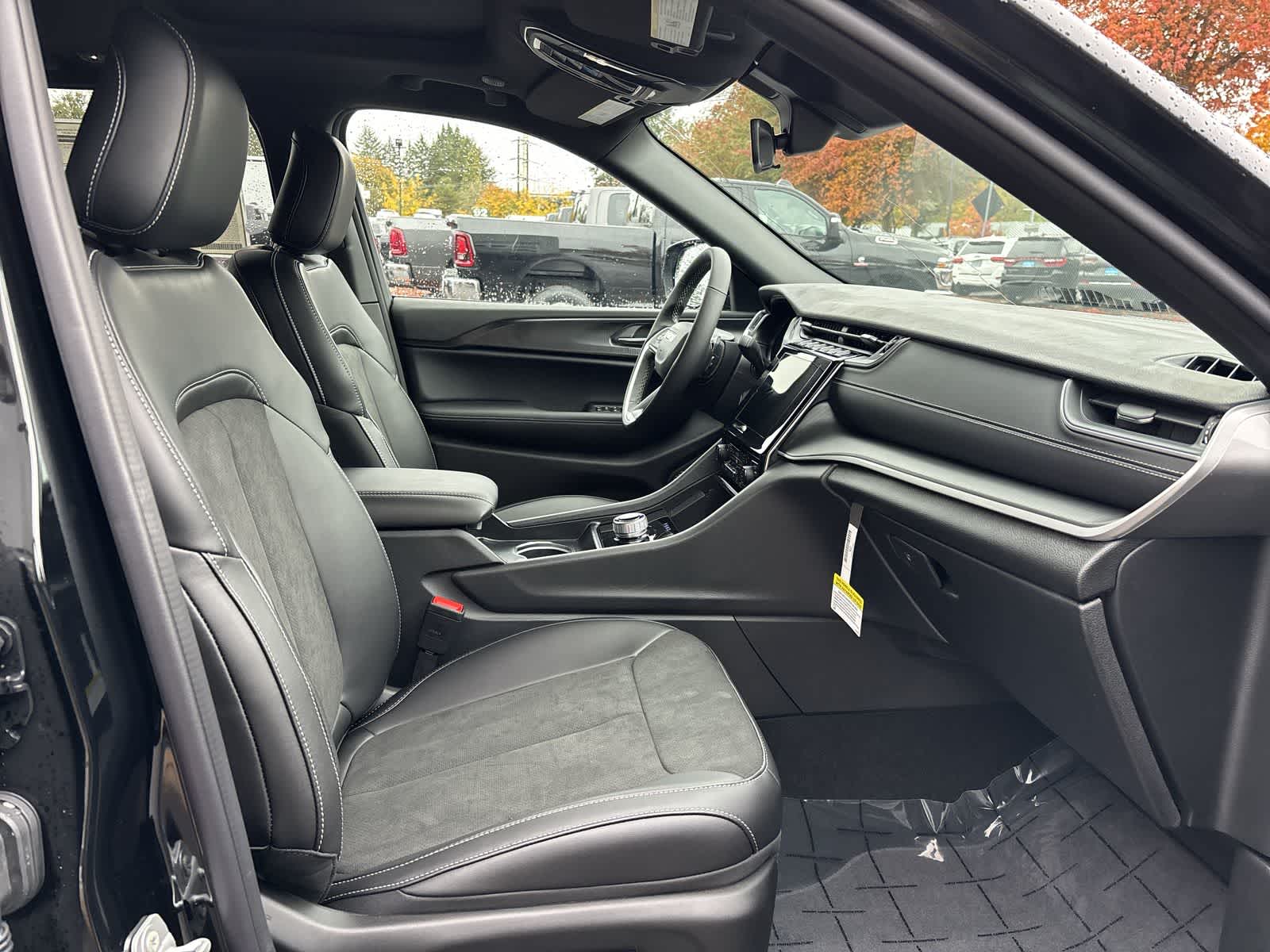 Thumbnail: 2025 Jeep Grand Cherokee - 5