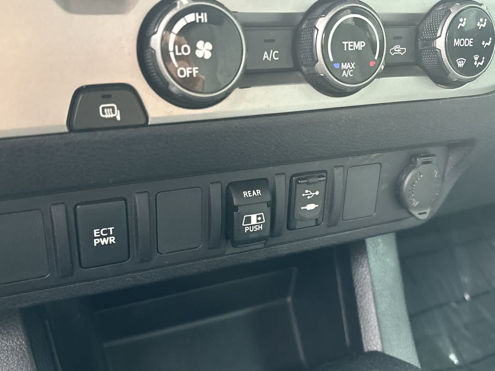 Thumbnail: 2018 Toyota Tacoma - 22