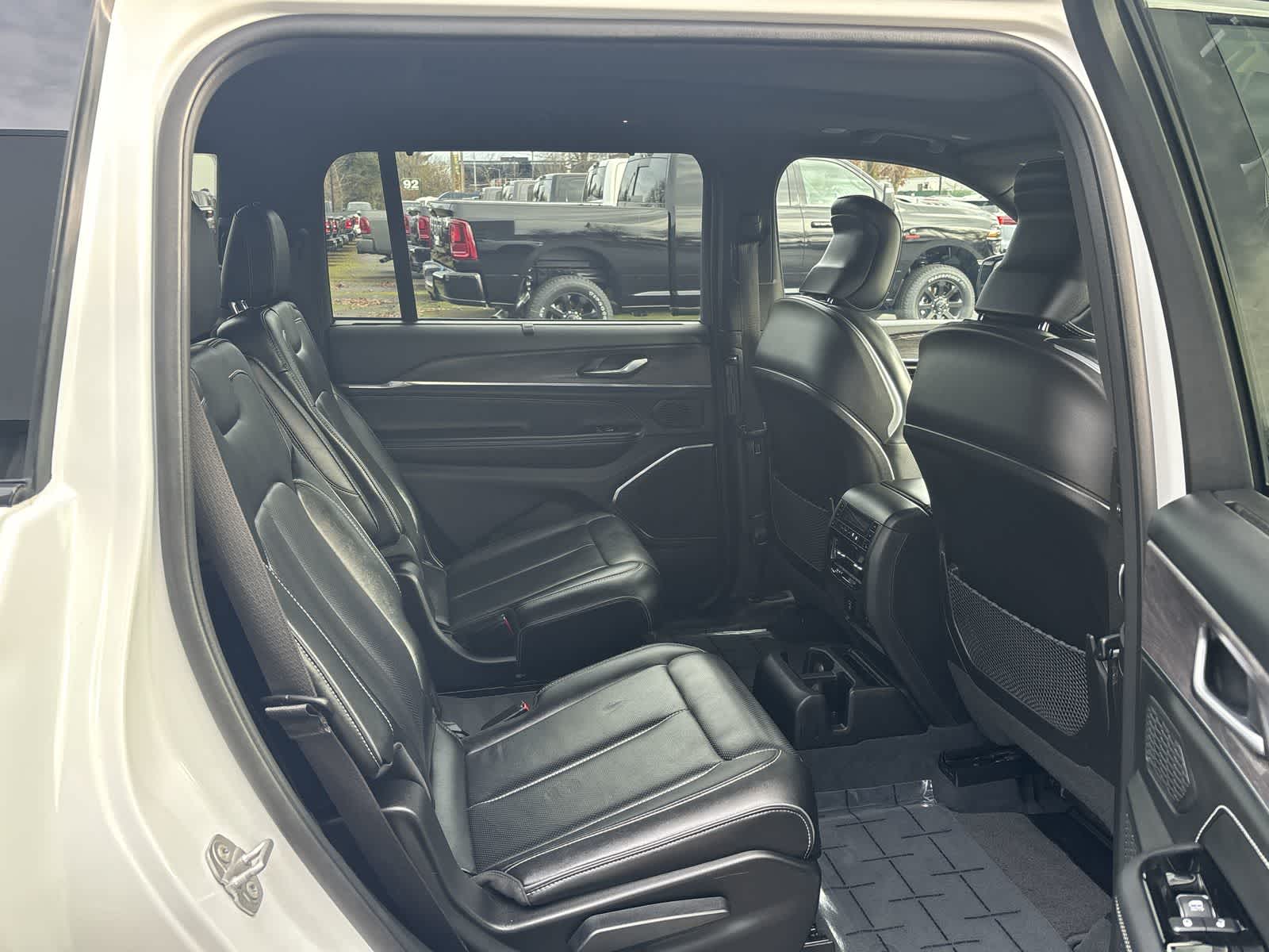 Thumbnail: 2023 Jeep Grand Cherokee - 10