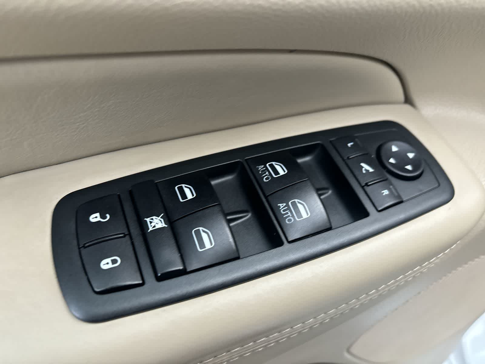 Thumbnail: 2014 Jeep Grand Cherokee - 8