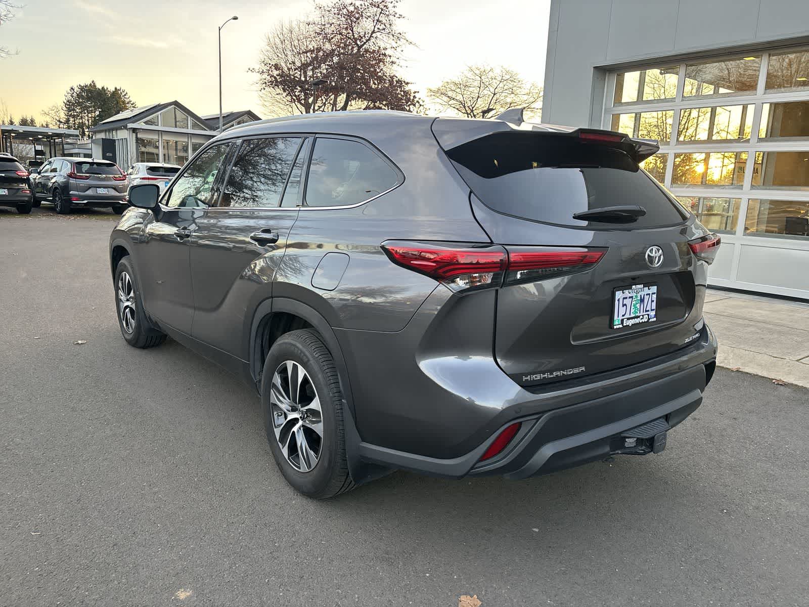 Thumbnail: 2021 Toyota Highlander - 3