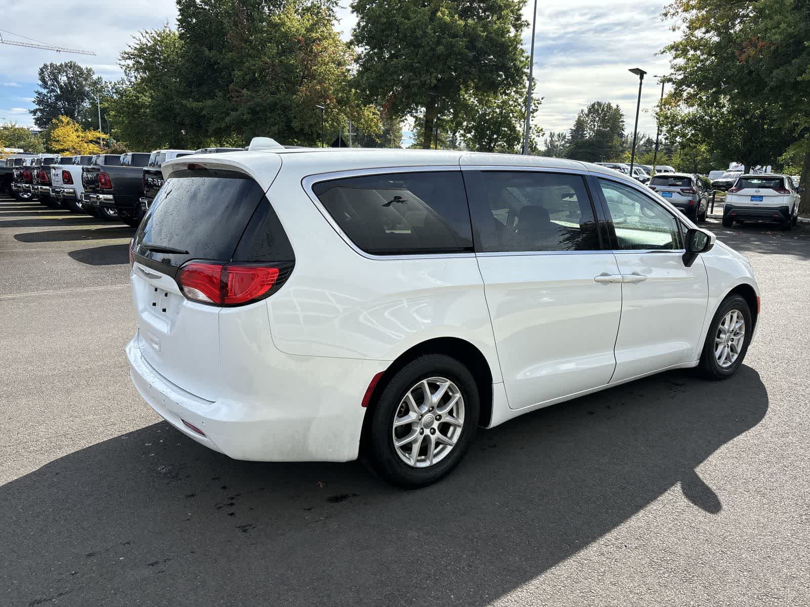 2020 Chrysler Voyager LX photo 3