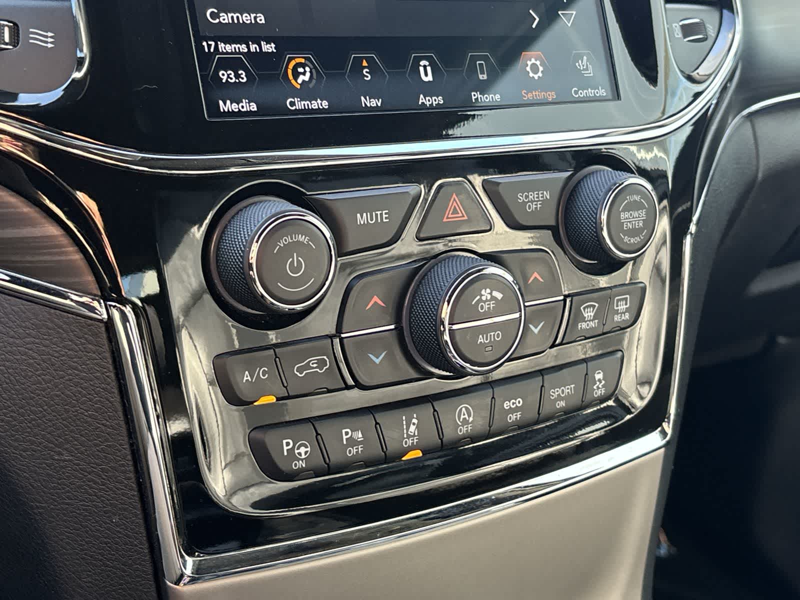 Thumbnail: 2021 Jeep Grand Cherokee - 25