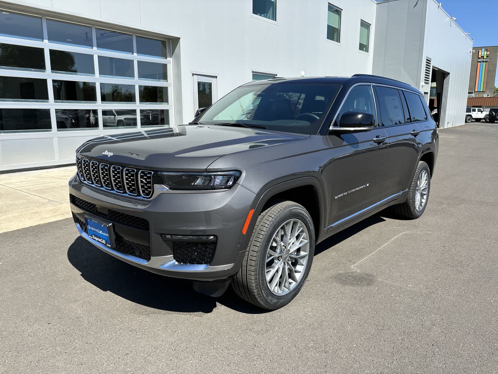 Thumbnail: 2025 Jeep Grand Cherokee L - 1